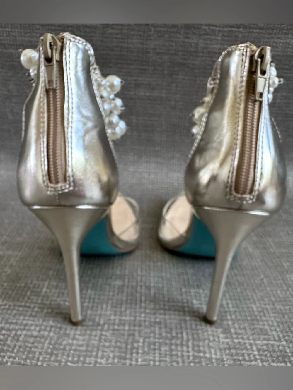 Betsey Johnson‎ Pearl Clear Pointed Toe Heels Size 9 Silver Bridal Pumps